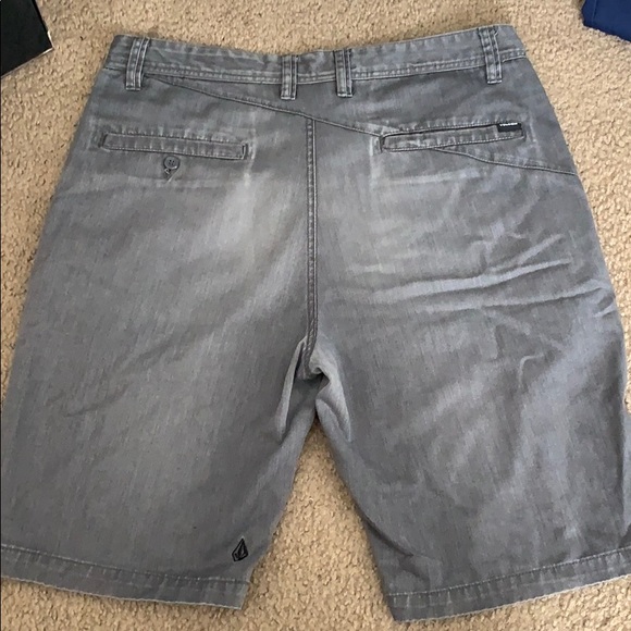 Washed out grey Volcom shorts 34 - Picture 2 of 4